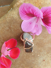 Load image into Gallery viewer, Hematite Copper Crystal Ring
