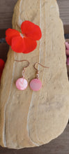 Load image into Gallery viewer, Mother of pearl earrings
