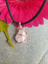 Load image into Gallery viewer, Rose quartz pendant necklace
